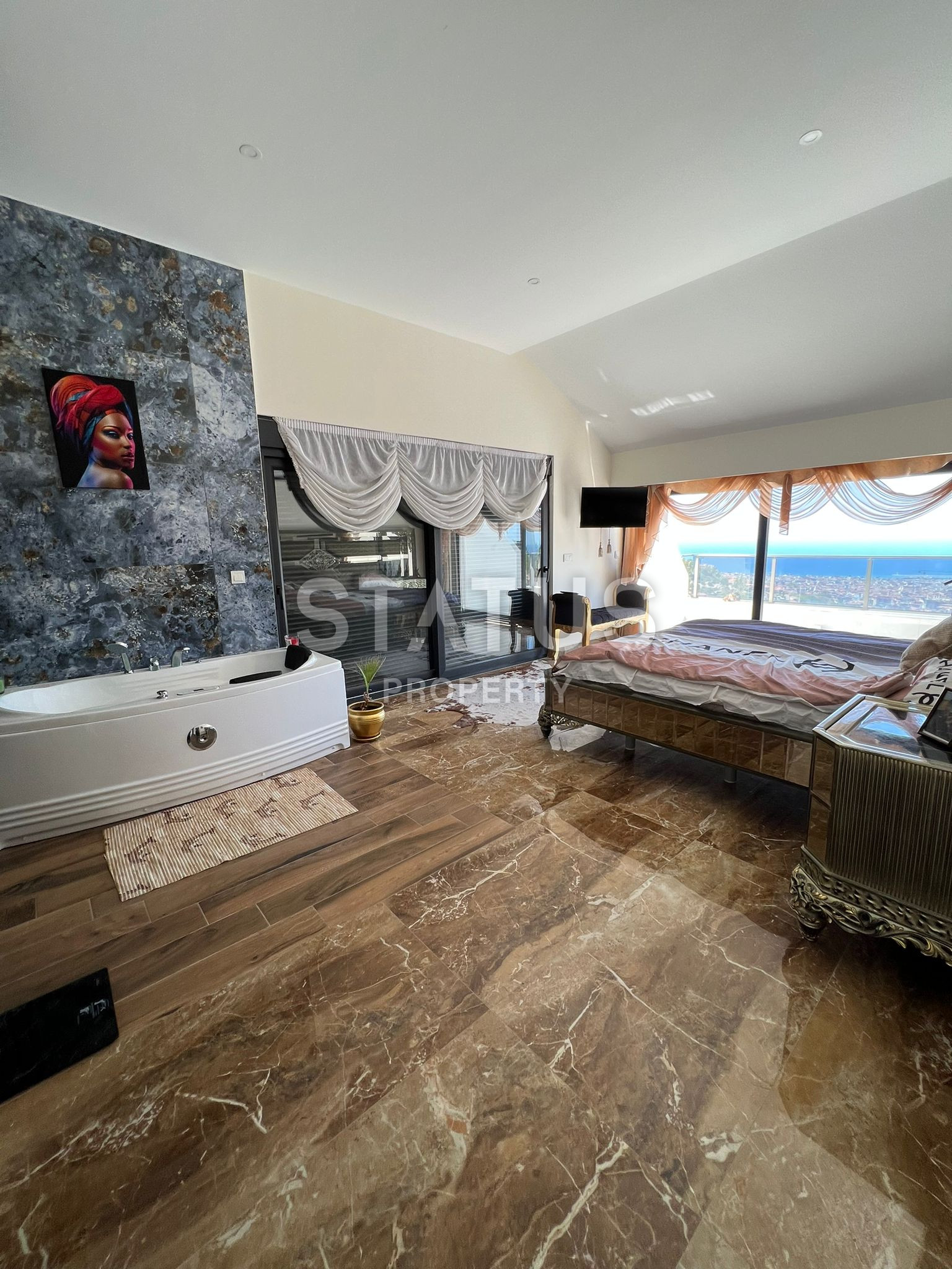 Шикарный пентхаус с видом на море в предгорье в районе Тепе. 225м2 фото 32