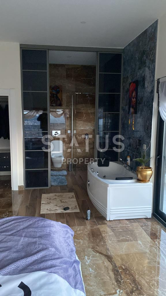 Шикарный пентхаус с видом на море в предгорье в районе Тепе. 225м2 фото 35