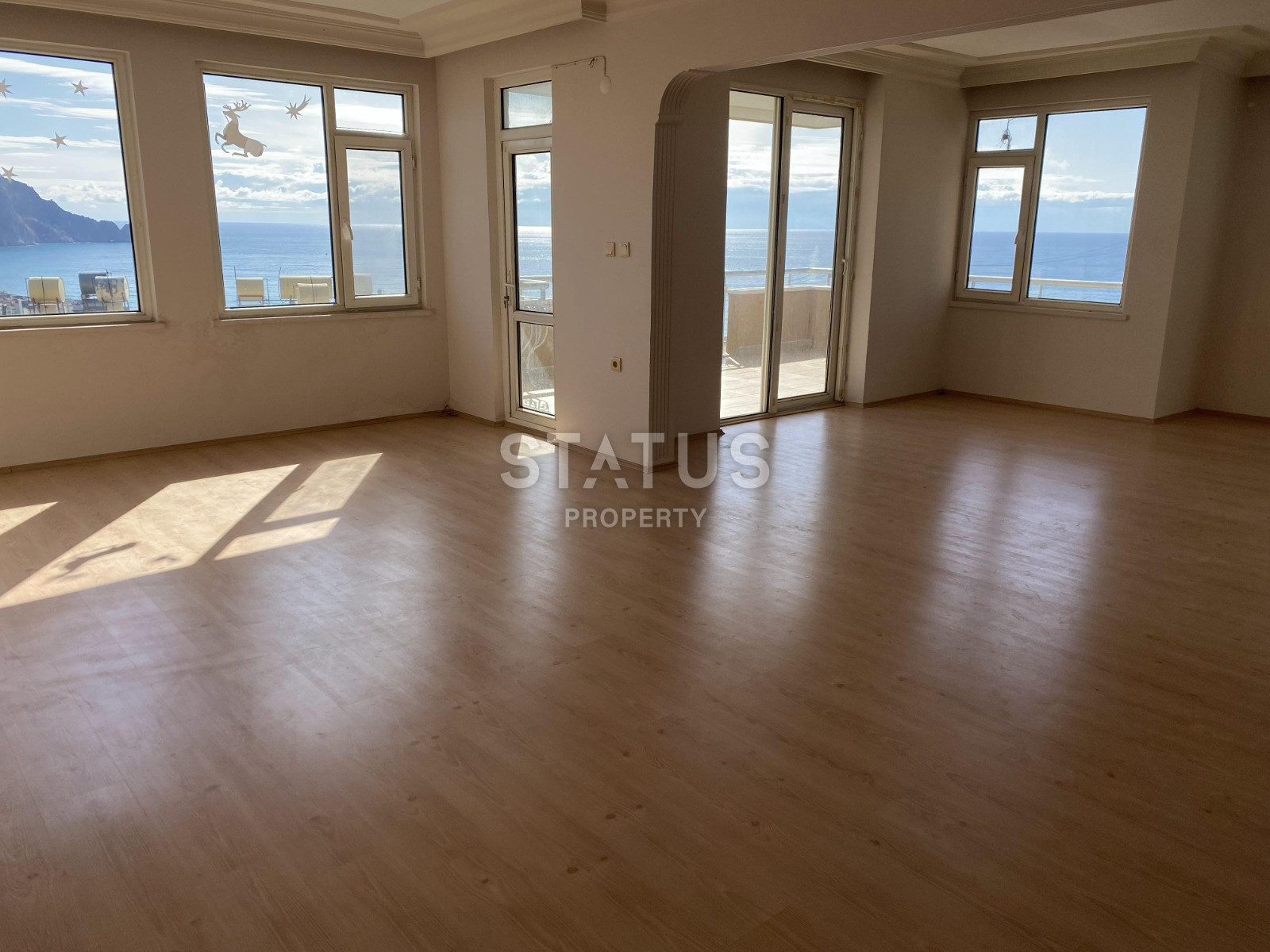 Просторная квартира с четырьмя спальнями с видом на море в центре Аланьи. 240м2 фото 4