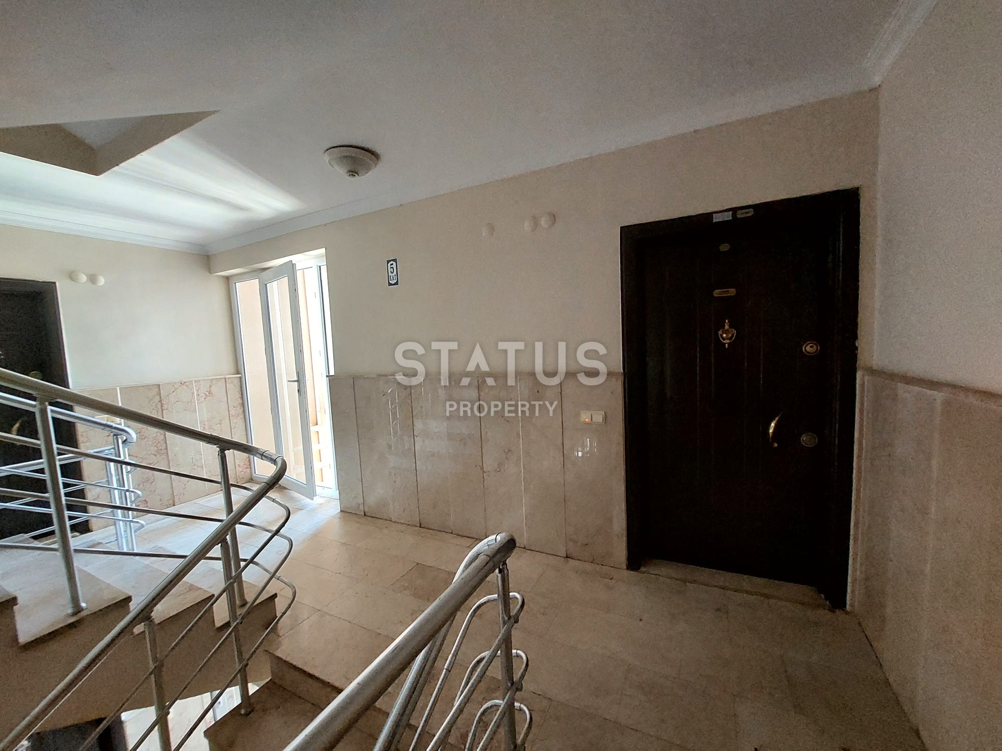 Трёхкомнатная меблированная квартира с видом на море всего в 300м от него в открытом районе Тосмур. 125м2 фото 27