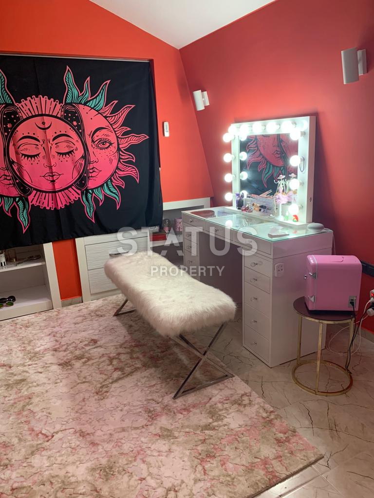 Дизайнерский дуплекс 5+1 с видом на море в спальном элитном районе Буюкхасбахче в центральной части Аланьи. 285м2 фото 23