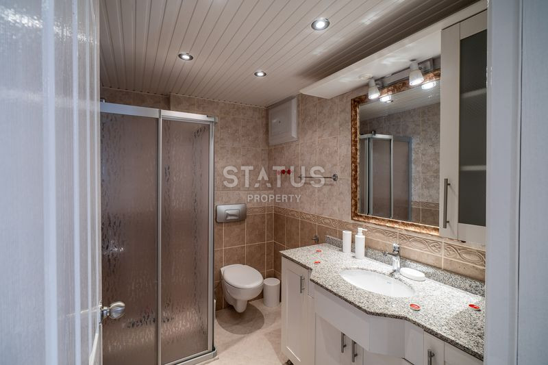 Шикарная трёхкомнатная меблированная квартира с видом на море в Махмутларе. 120м2 фото 12