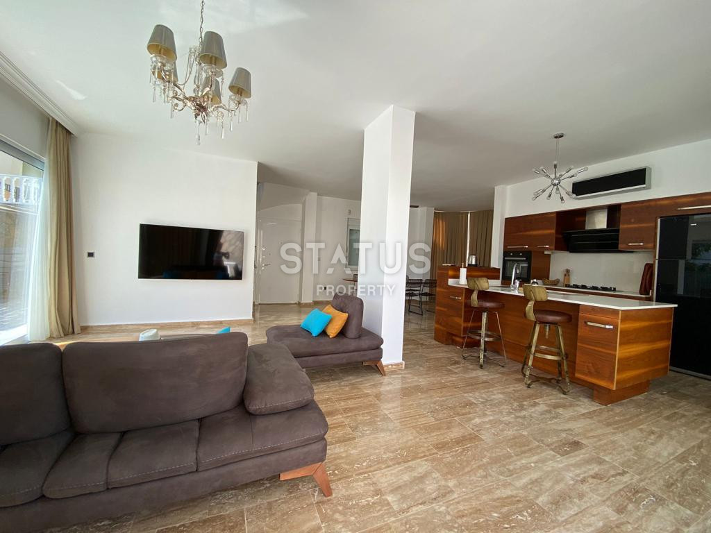 Просторная вилла 3+1 в районе Тепе 200м2 фото 11