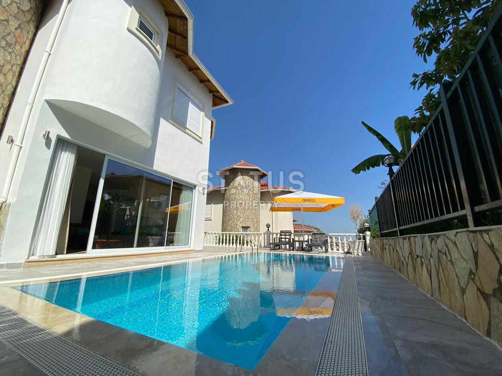 Просторная вилла 3+1 в районе Тепе 200м2 фото 17