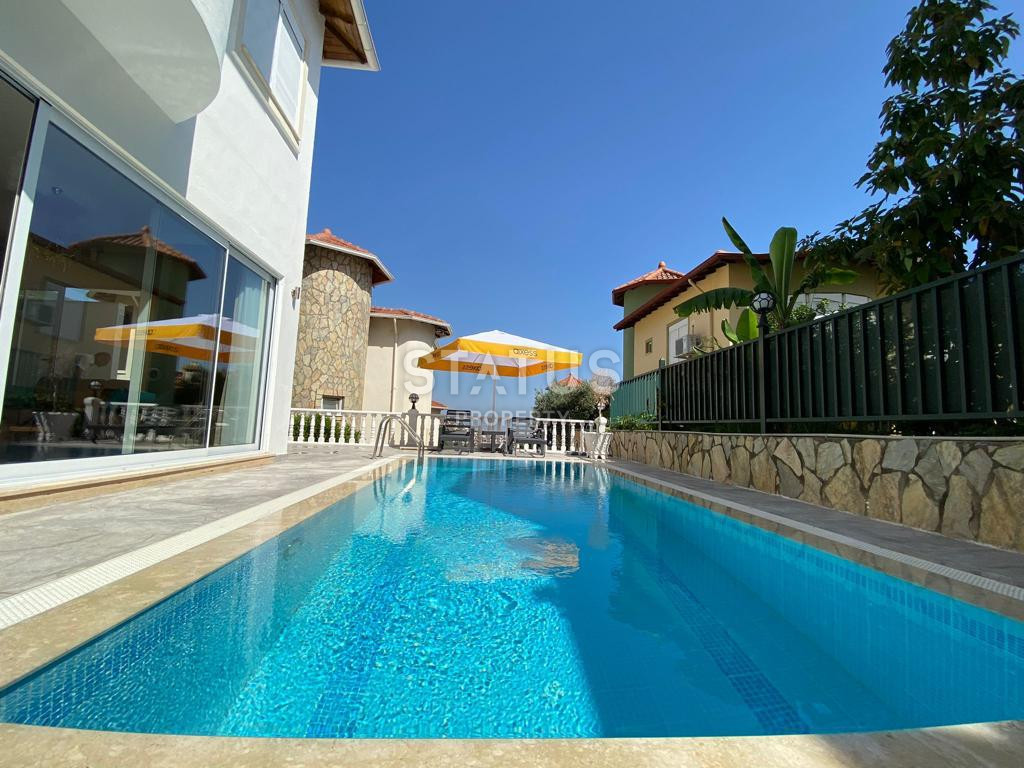 Просторная вилла 3+1 в районе Тепе 200м2 фото 29