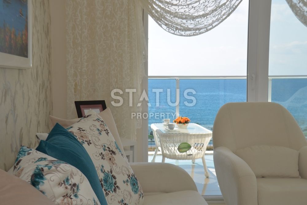 Меблированный пентхаус с потрясающим видом на море и могучие горы, в комплексе на первой линии. Отличная цена! фото 4