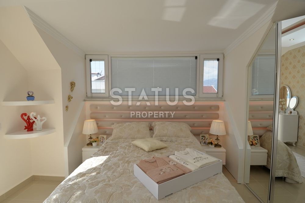 Меблированный пентхаус с потрясающим видом на море и могучие горы, в комплексе на первой линии. Отличная цена! фото 11