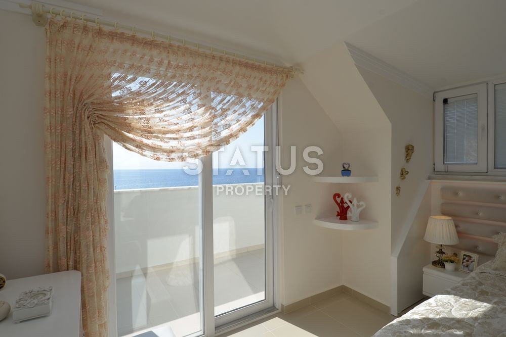 Меблированный пентхаус с потрясающим видом на море и могучие горы, в комплексе на первой линии. Отличная цена! фото 12