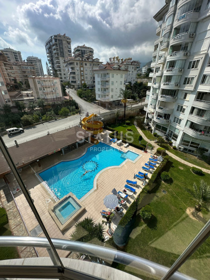 Меблированная трёхкомнатная квартира у моря в районе Тосмур. 138м2. фото 1