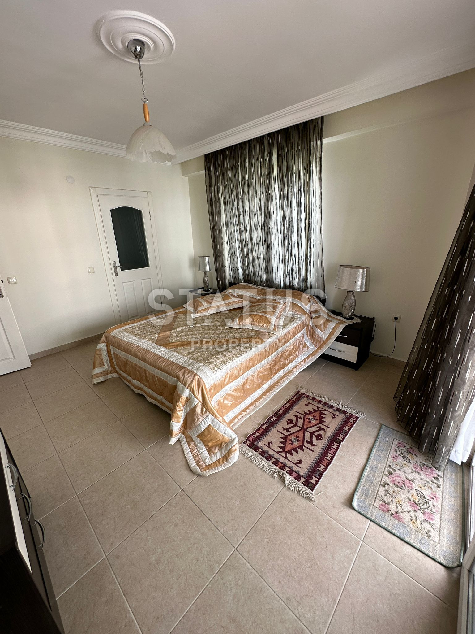 Меблированная трёхкомнатная квартира у моря в районе Тосмур. 138м2. фото 7