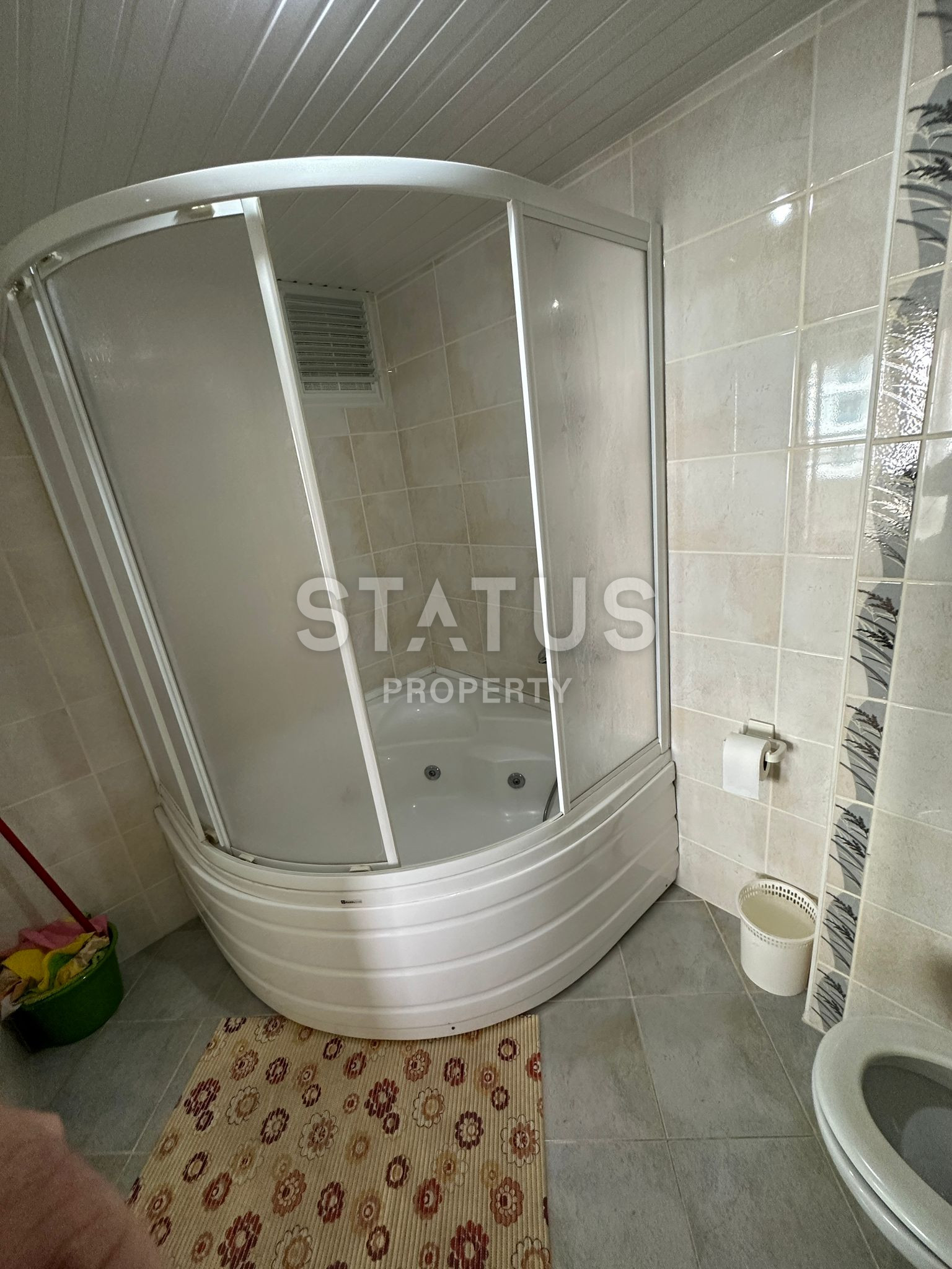 Меблированная трёхкомнатная квартира у моря в районе Тосмур. 138м2. фото 9