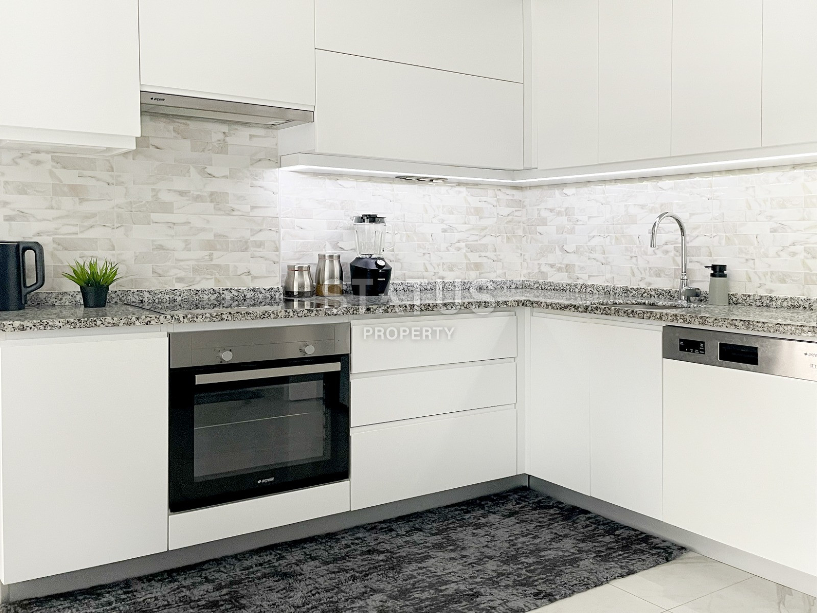 Квартира 2+1 в шикарном комплексе с панорамным видам в центре Алании,100 м2 фото 9