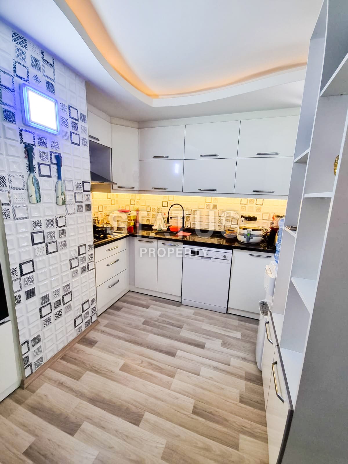 Furnished three-room apartment by the sea in Mahmutlar. 110m2 фото 11