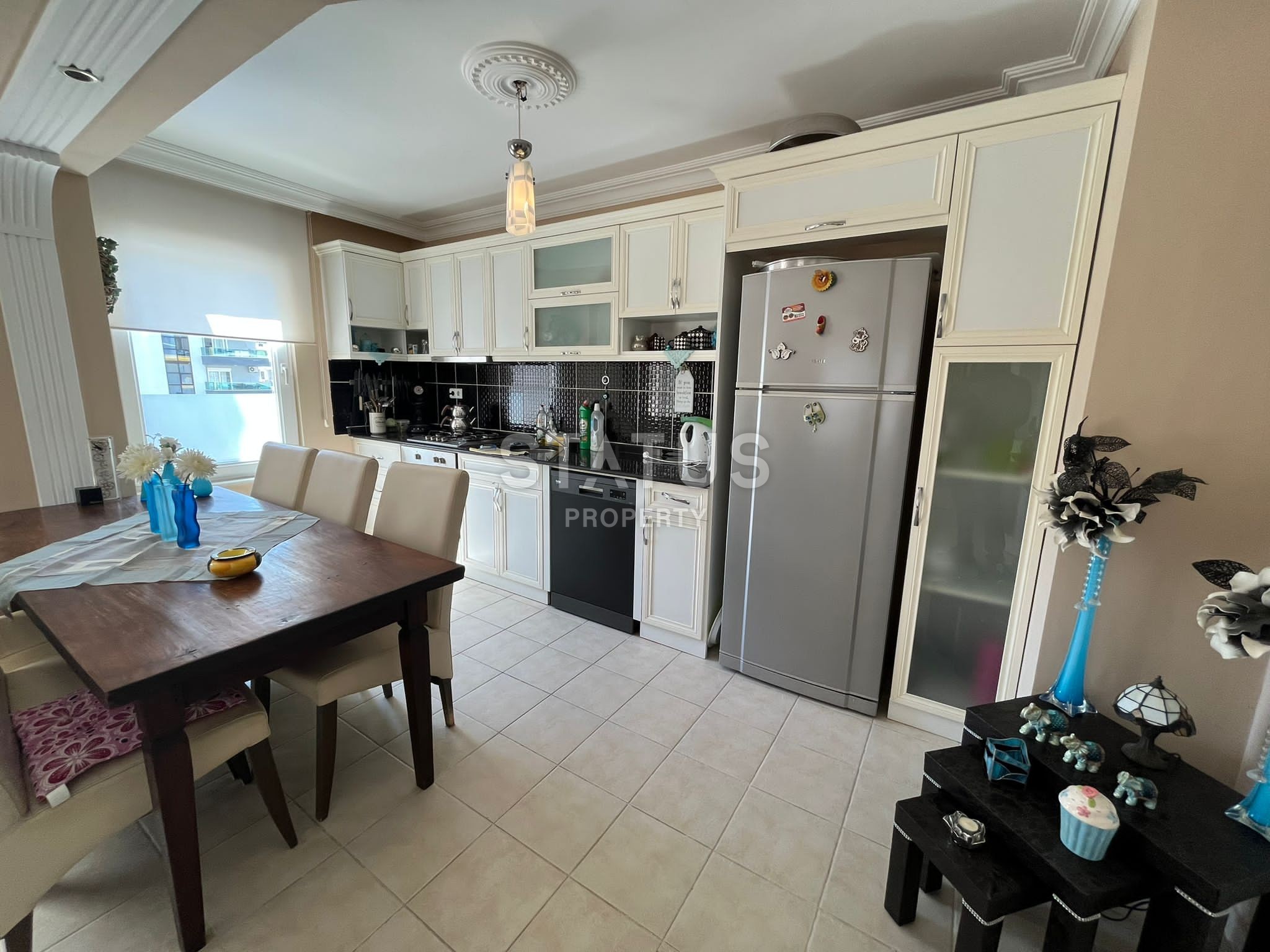 Furnished four-room apartment by the sea in Mahmutlar. 145m2 фото 5