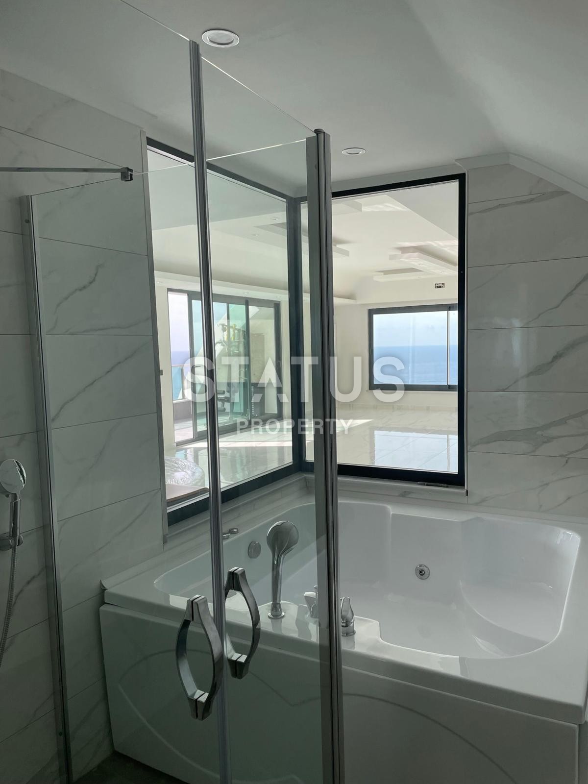 LUXURY VILLA 5+1 VILLA in Kargicak, 330 m2 фото 17