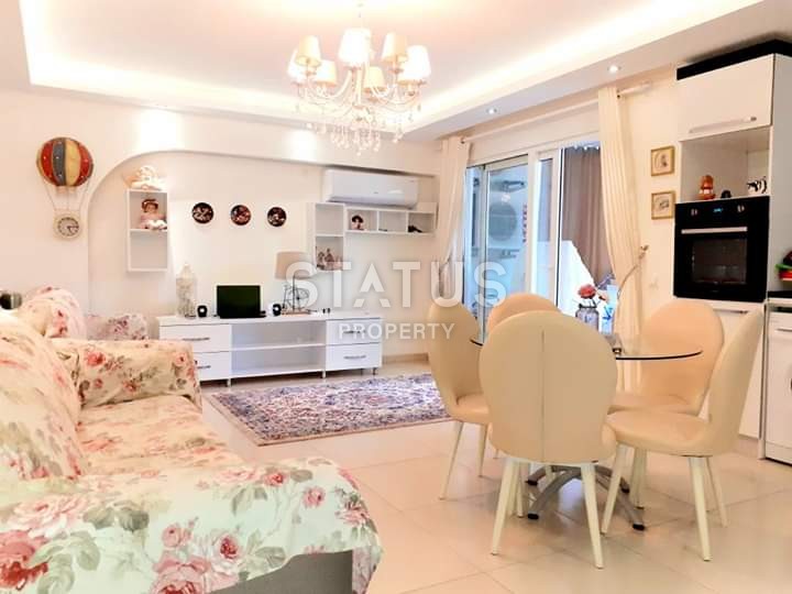 Меблированная двухкомнатная квартира с видом на море и горы, 65 м2 фото 1