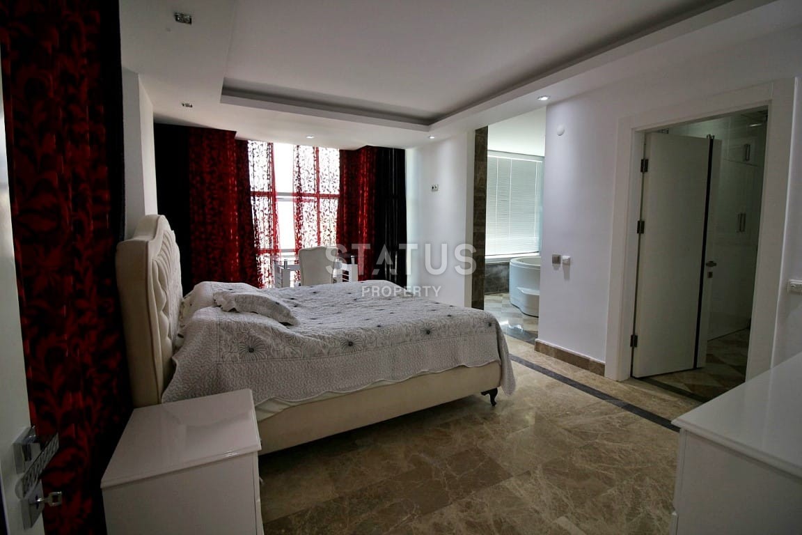 Двухэтажная просторная вилла 5+1 с собственным садом и бассейнов в районе Каргыджак, 280м2 фото 9