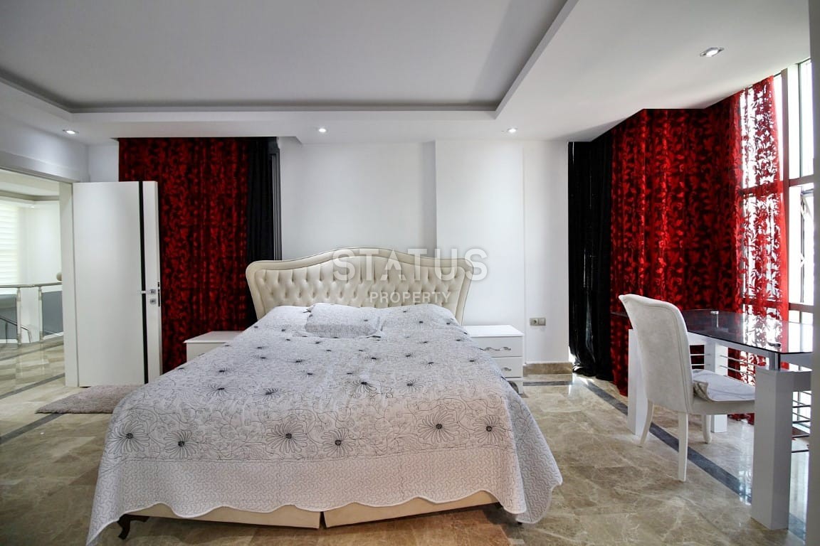 Двухэтажная просторная вилла 5+1 с собственным садом и бассейнов в районе Каргыджак, 280м2 фото 11