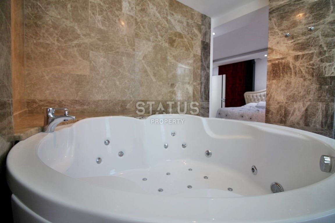 Двухэтажная просторная вилла 5+1 с собственным садом и бассейнов в районе Каргыджак, 280м2 фото 12