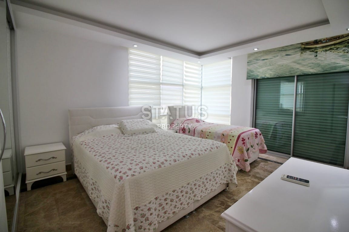 Двухэтажная просторная вилла 5+1 с собственным садом и бассейнов в районе Каргыджак, 280м2 фото 17