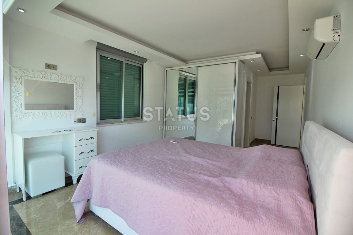 Двухэтажная просторная вилла 5+1 с собственным садом и бассейнов в районе Каргыджак, 280м2 фото 26