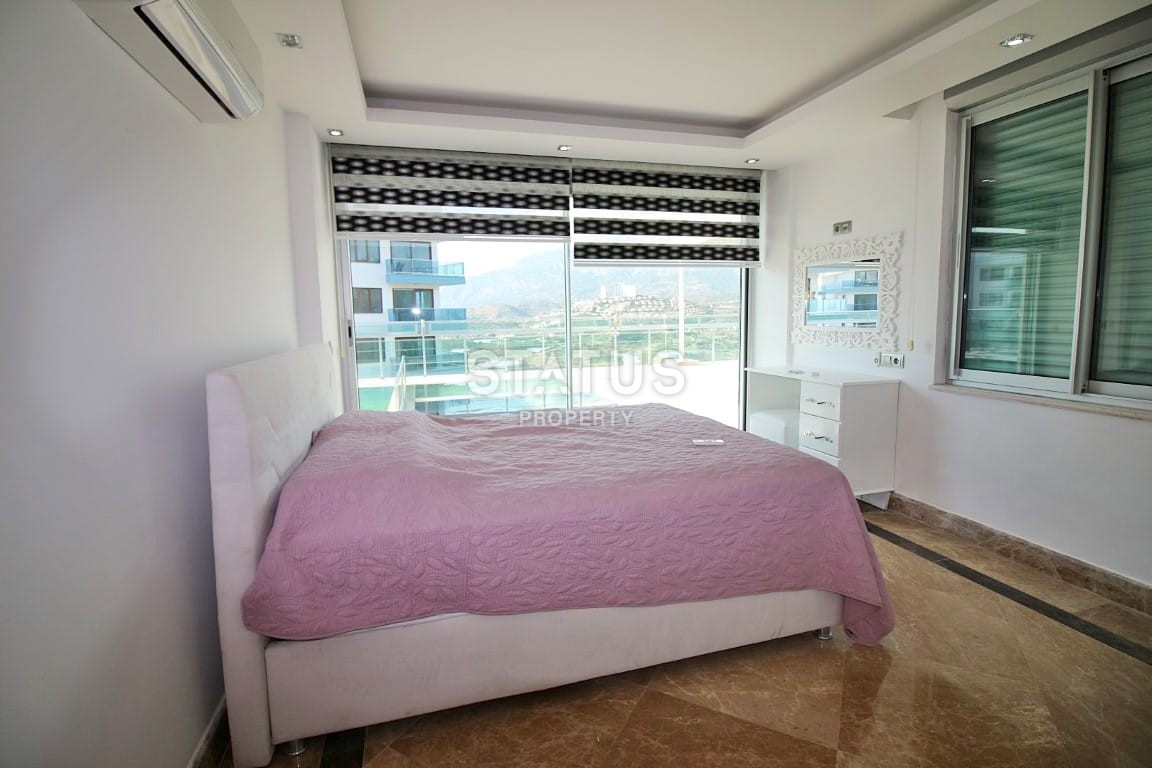 Двухэтажная просторная вилла 5+1 с собственным садом и бассейнов в районе Каргыджак, 280м2 фото 30