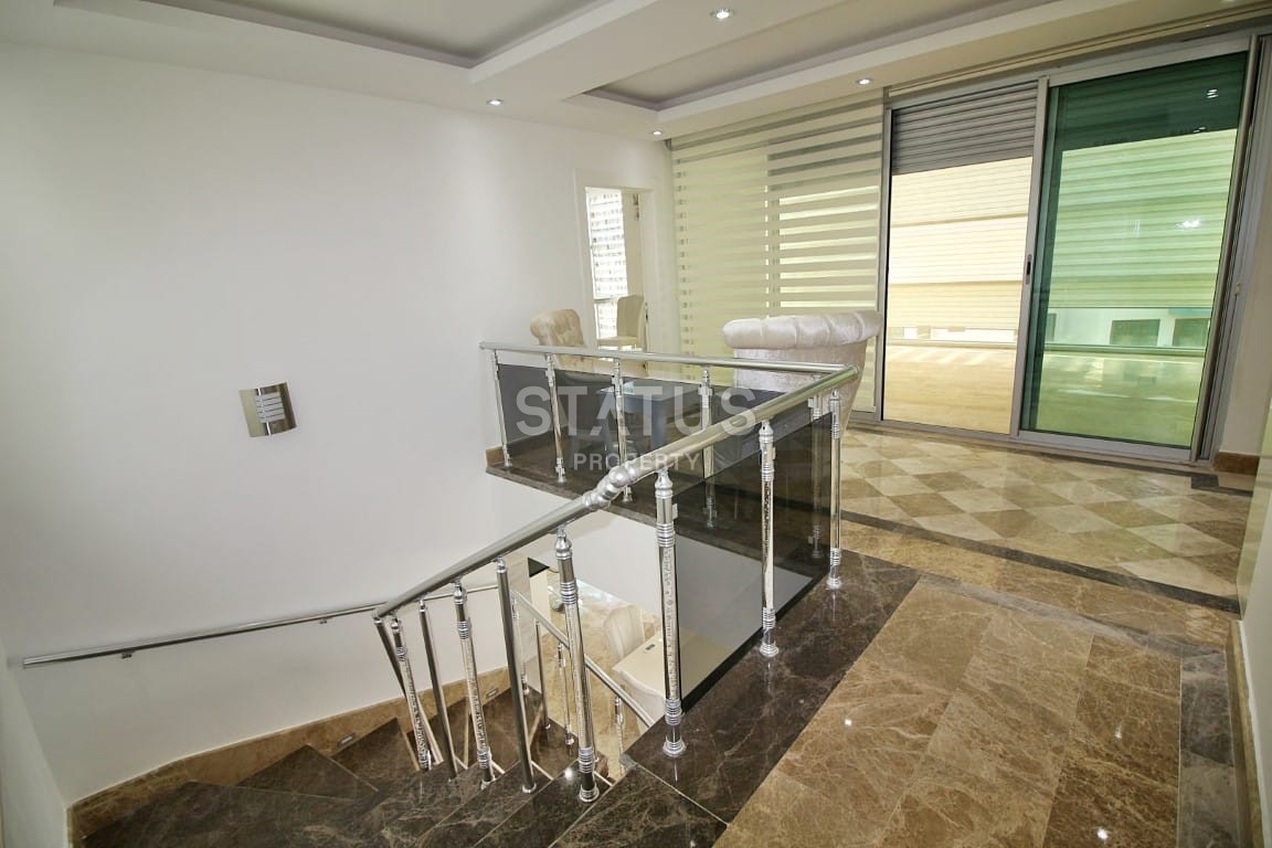 Двухэтажная просторная вилла 5+1 с собственным садом и бассейнов в районе Каргыджак, 280м2 фото 31