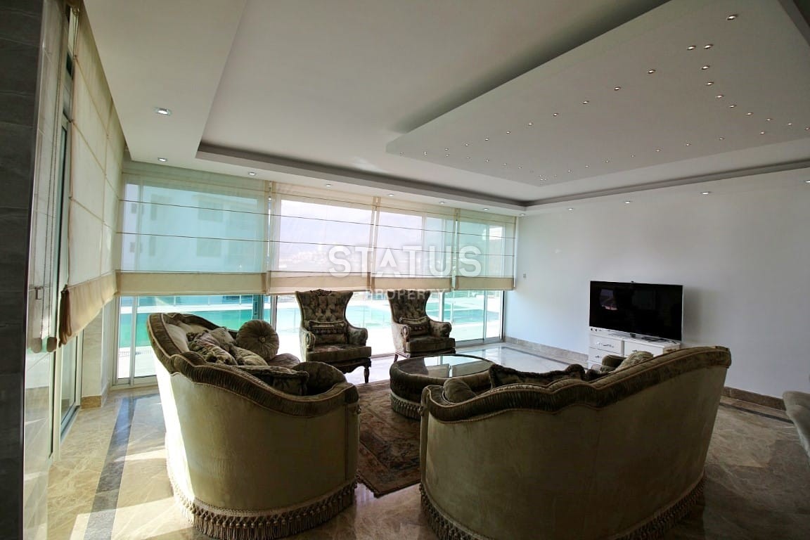 Двухэтажная просторная вилла 5+1 с собственным садом и бассейнов в районе Каргыджак, 280м2 фото 33