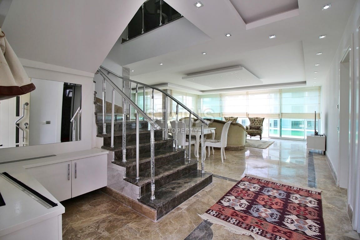 Двухэтажная просторная вилла 5+1 с собственным садом и бассейнов в районе Каргыджак, 280м2 фото 35