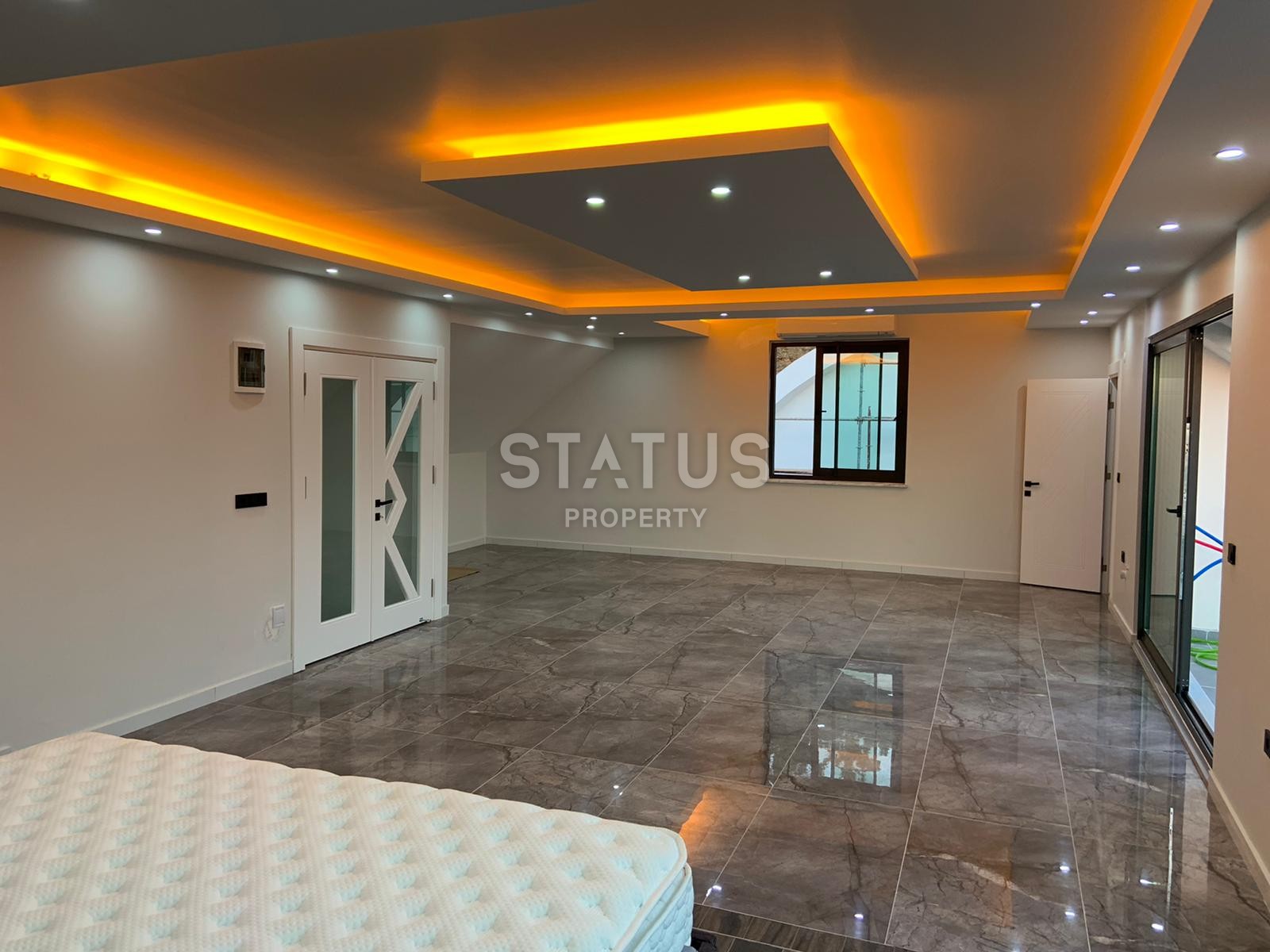 Three-storey villa 5+1 in a complex of villas on the first coastline in Kargicak, 350m2 фото 27