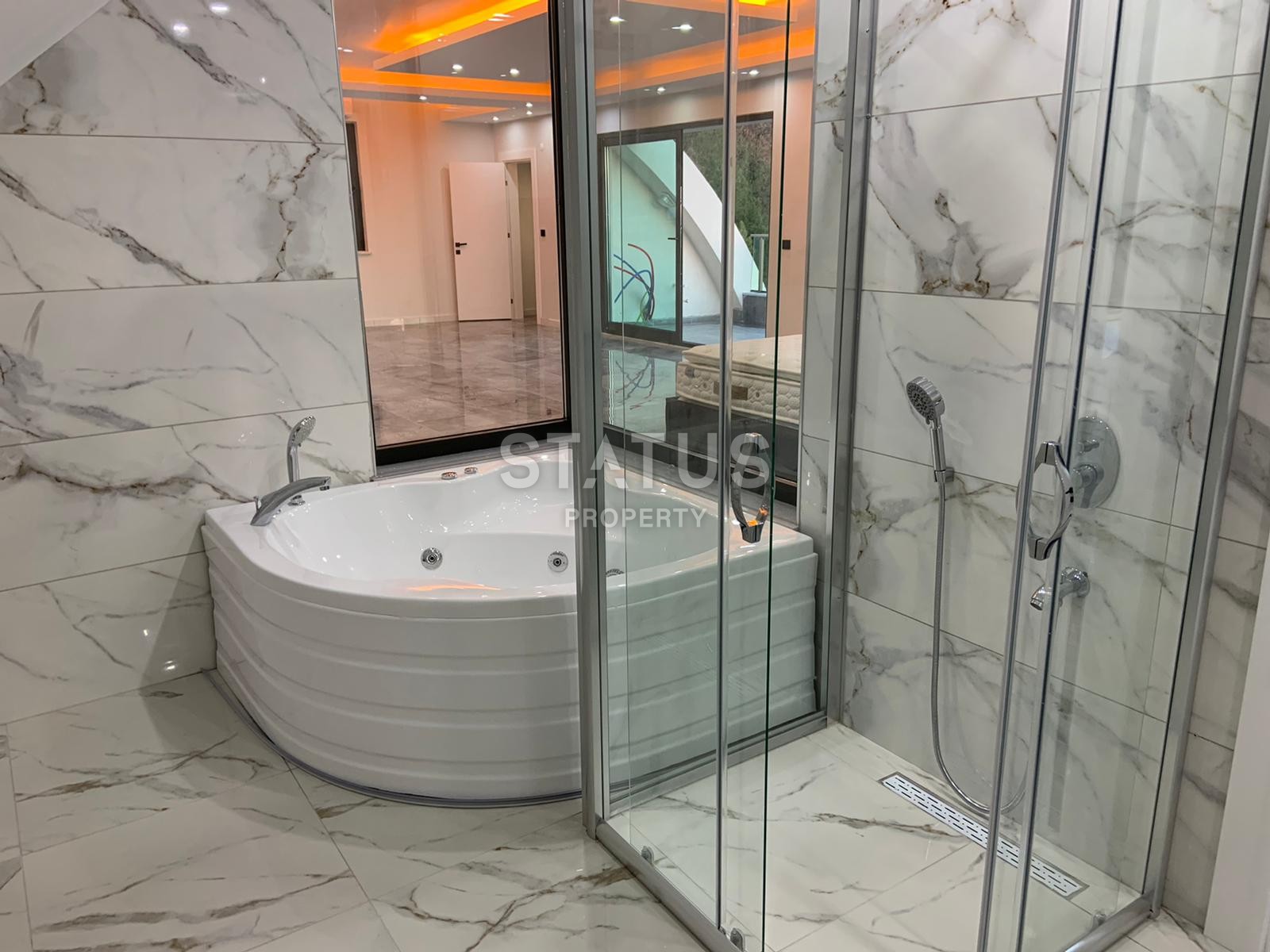 Three-storey villa 5+1 in a complex of villas on the first coastline in Kargicak, 350m2 фото 30