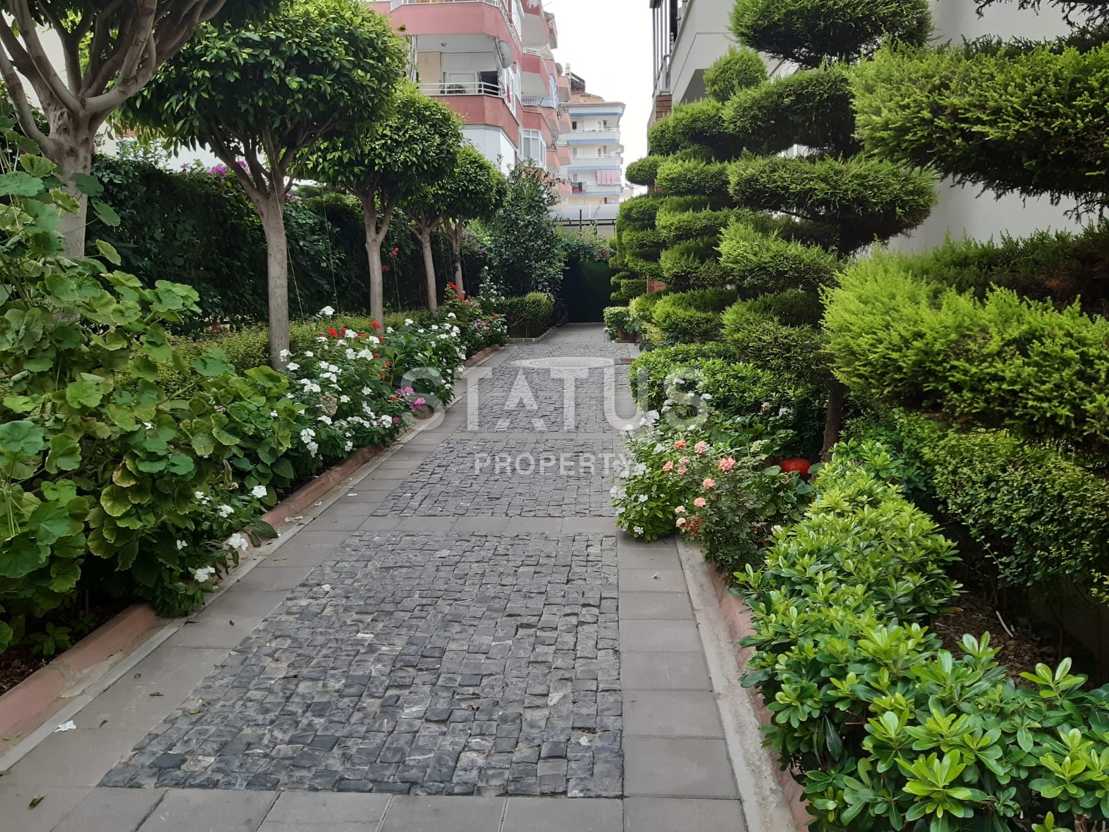 Меблированная двухкомнатная квартира в комплексе с инфраструктурой, 65 м2 фото 12