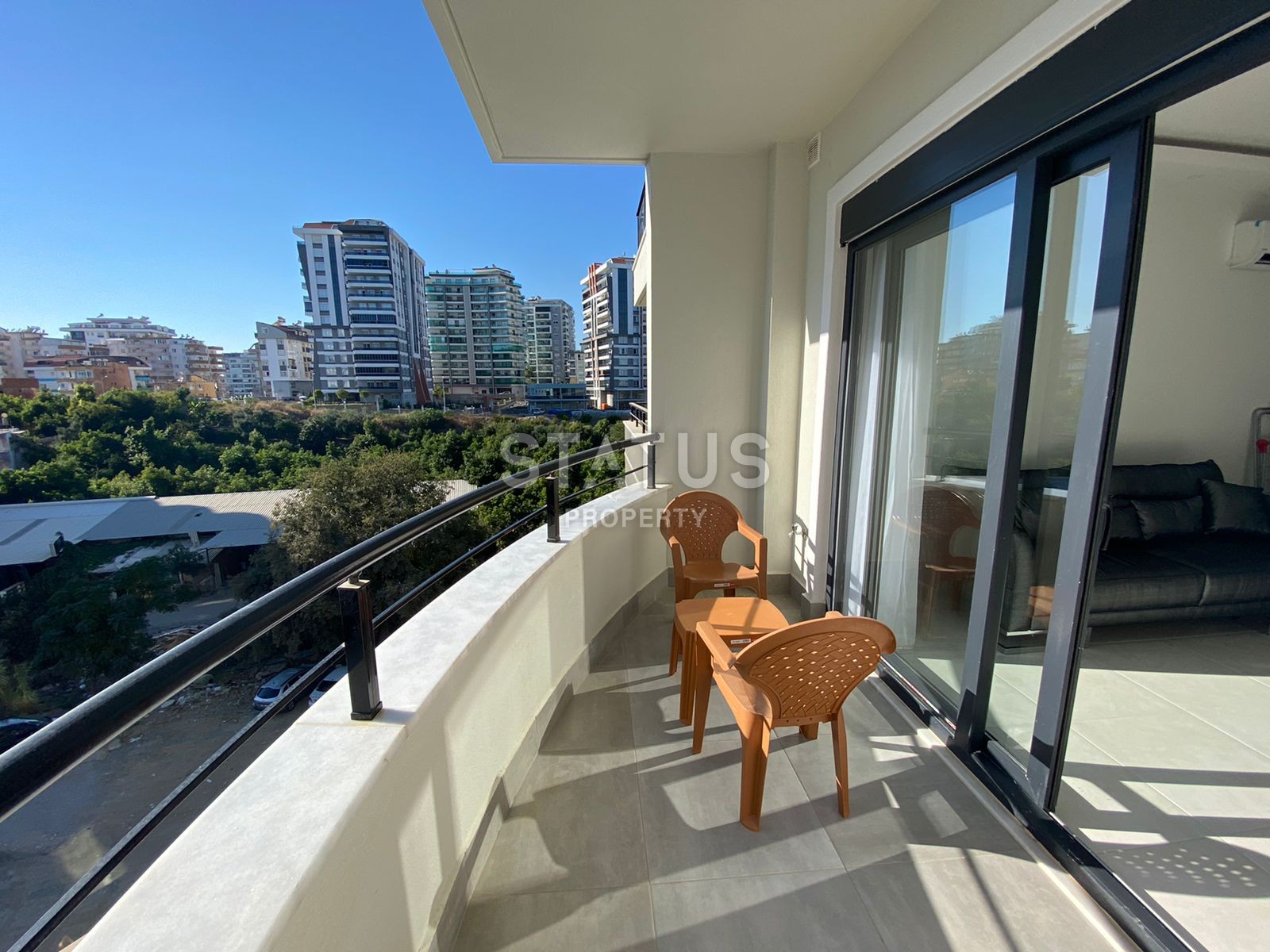 Светлая квартира 1+1 в шикарном новом комплексе в Махмутларе. фото 9