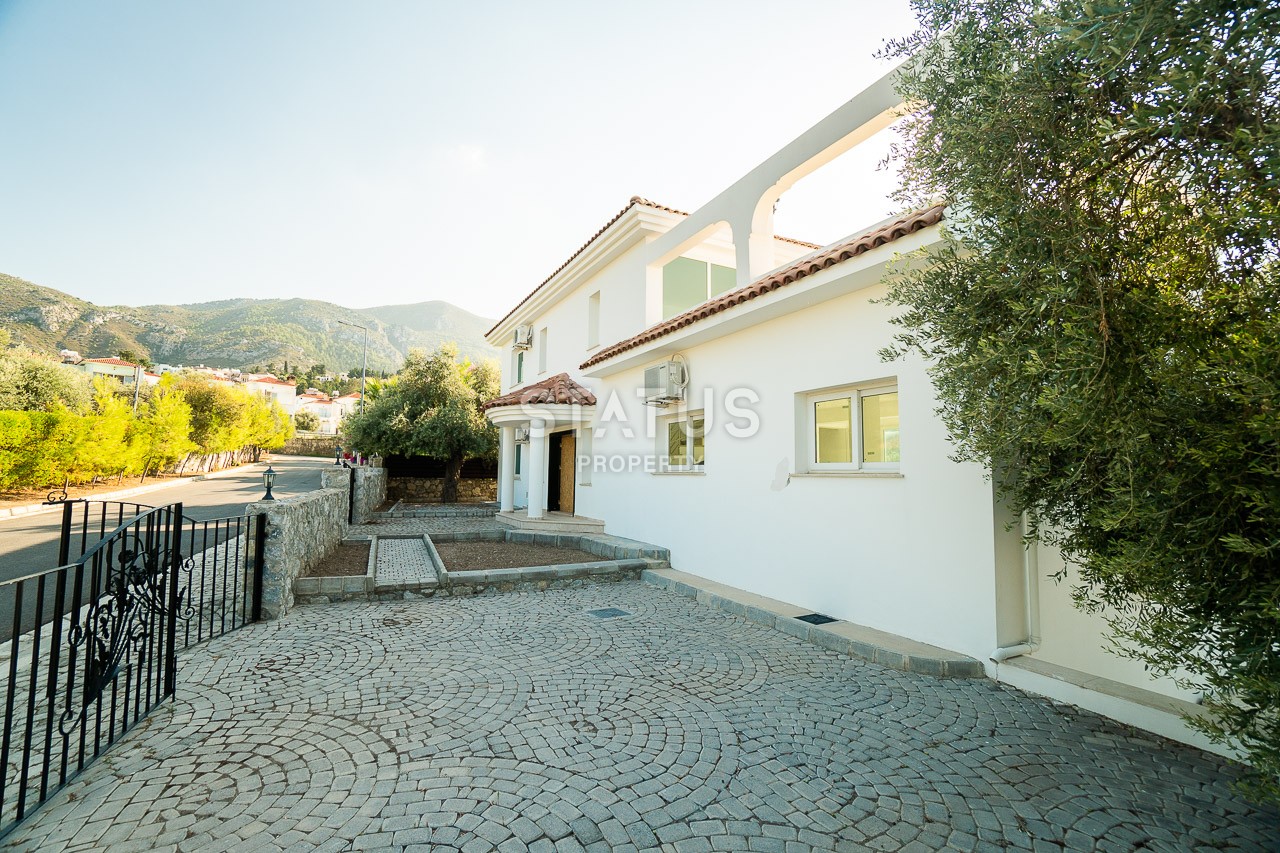 5-room villa 250 m? 10 minutes from the sea. фото 10