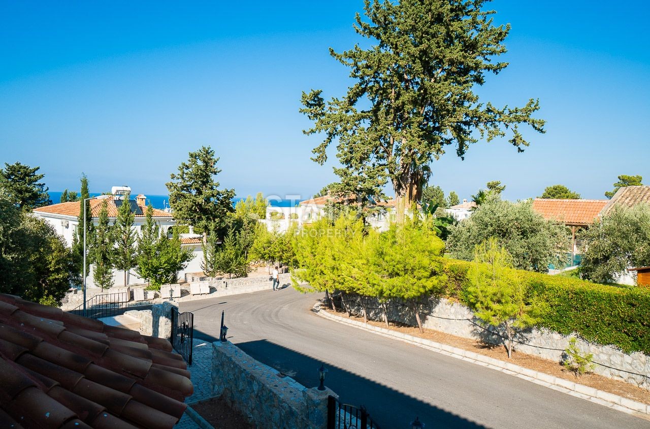 5-room villa 250 m? 10 minutes from the sea. фото 72