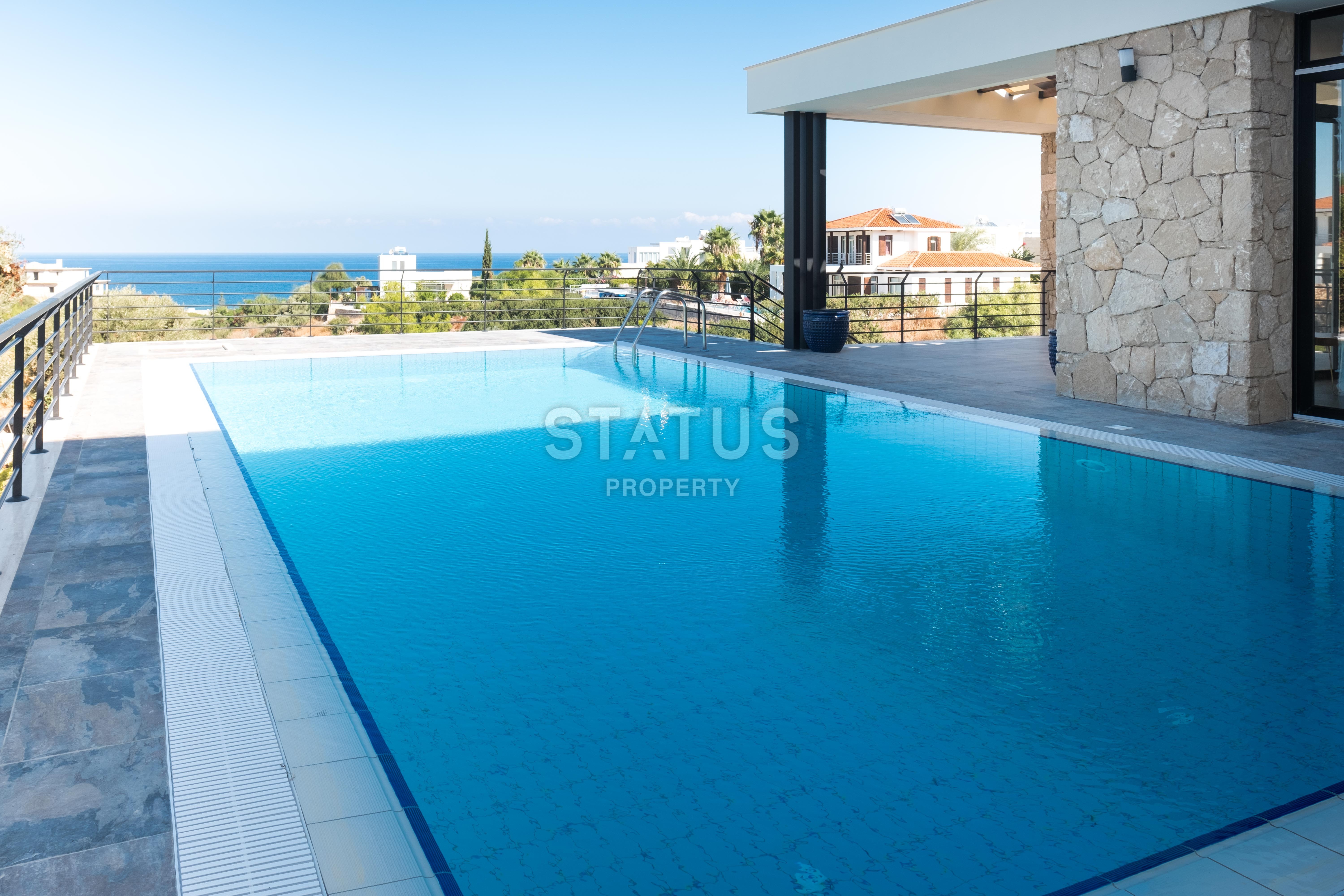 Современная четырехкомнатная вилла 220 м2 в комплексе на первой линии от моря фото 6