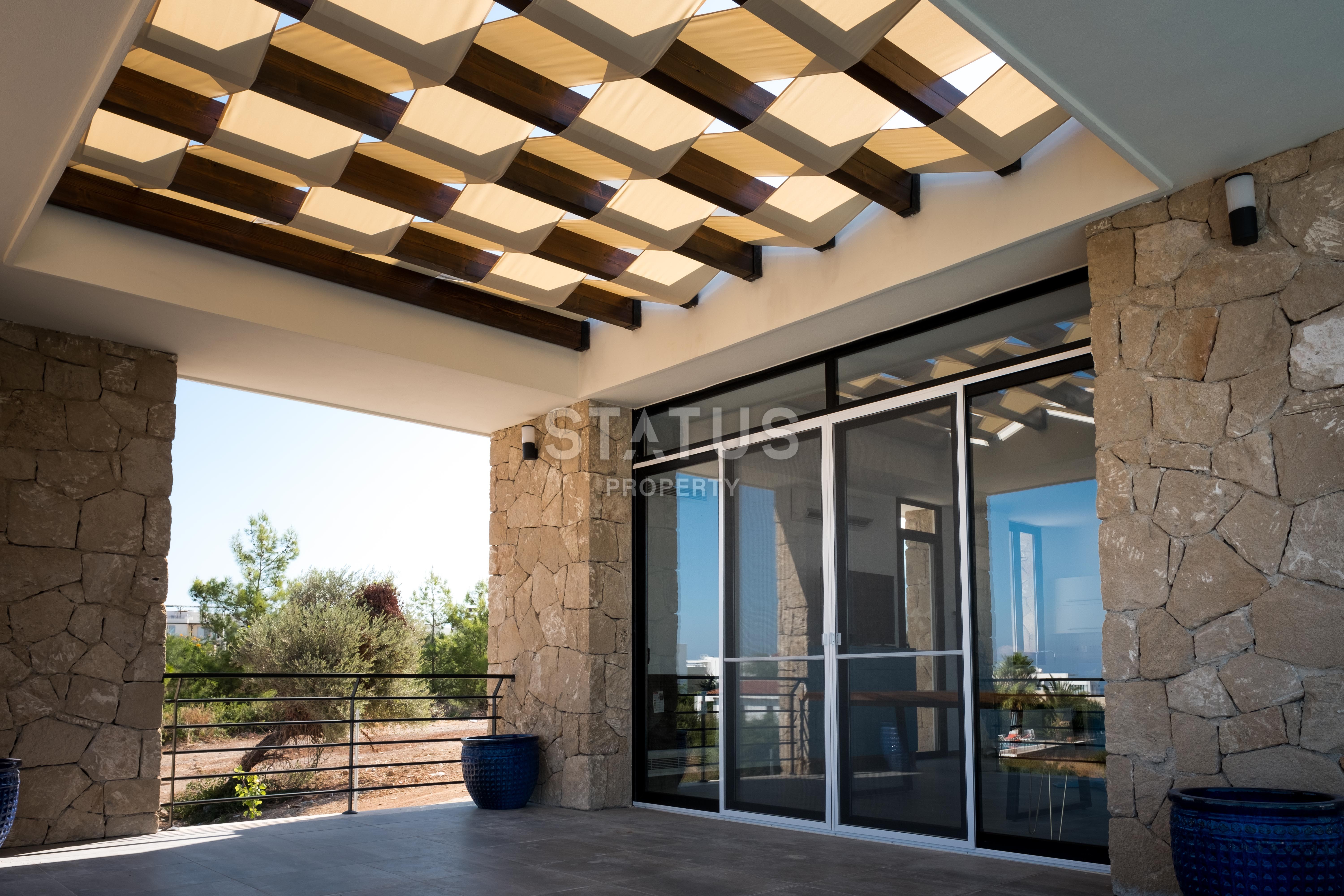 Современная четырехкомнатная вилла 220 м2 в комплексе на первой линии от моря фото 9