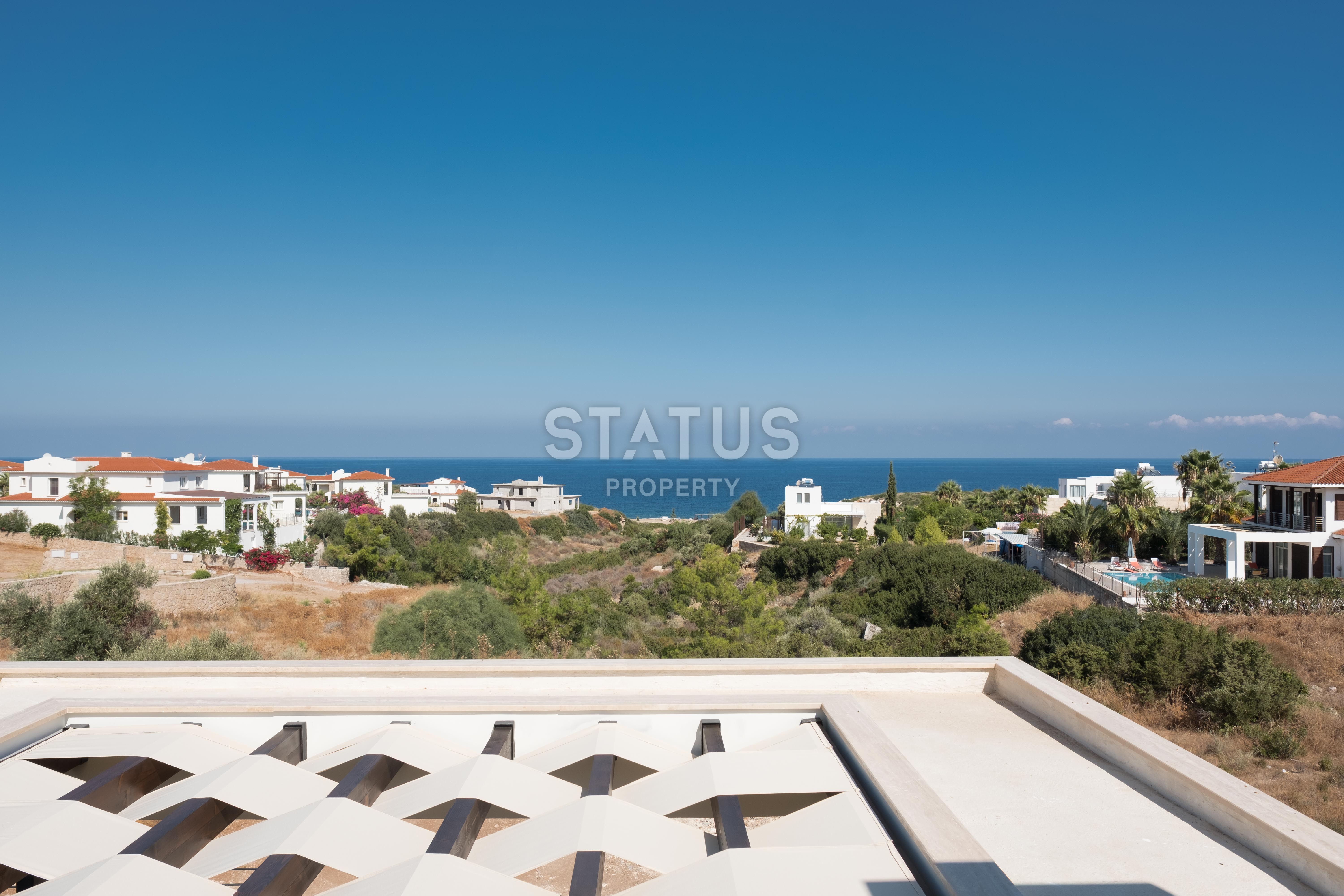 Современная четырехкомнатная вилла 220 м2 в комплексе на первой линии от моря фото 11