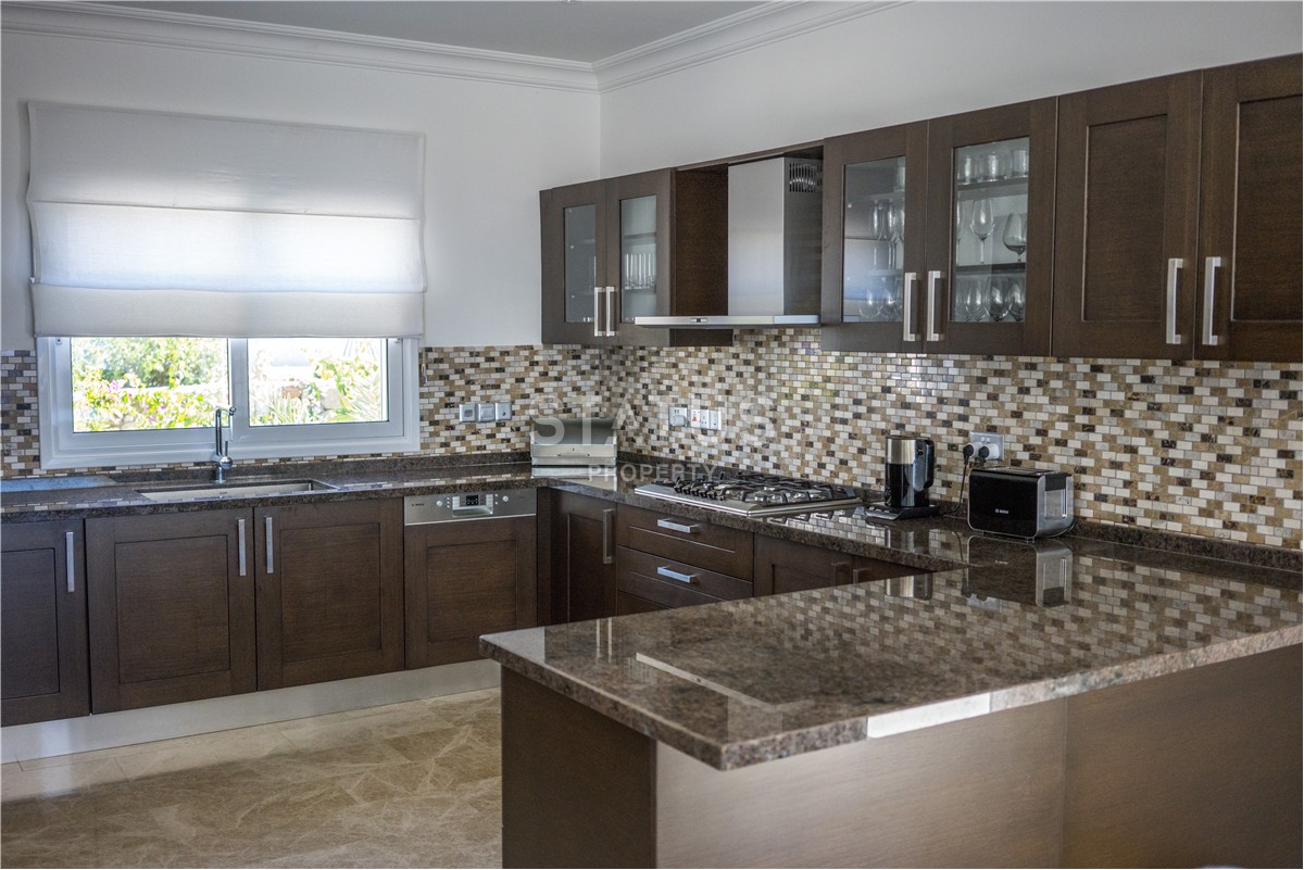 4-комнатная вилла 180м2 с собственным бассейном на первой линии от моря фото 10