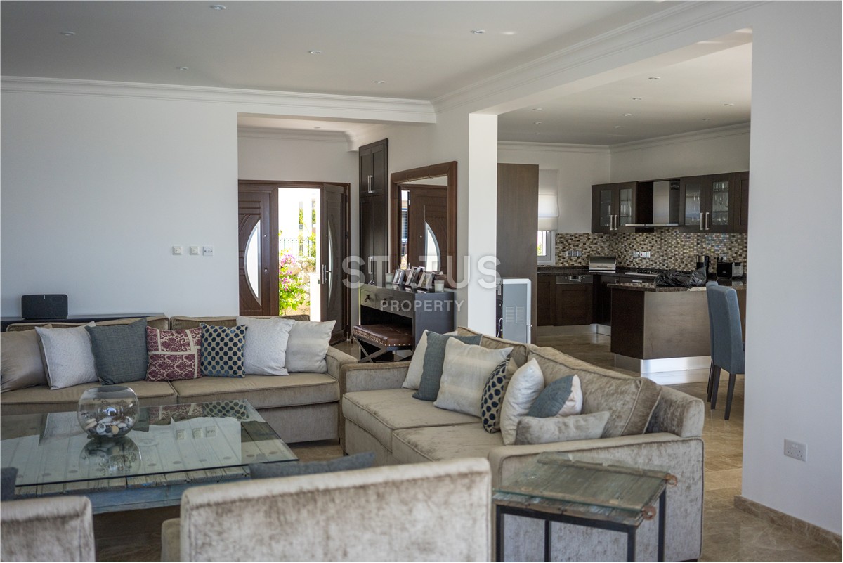 4-комнатная вилла 180м2 с собственным бассейном на первой линии от моря фото 15