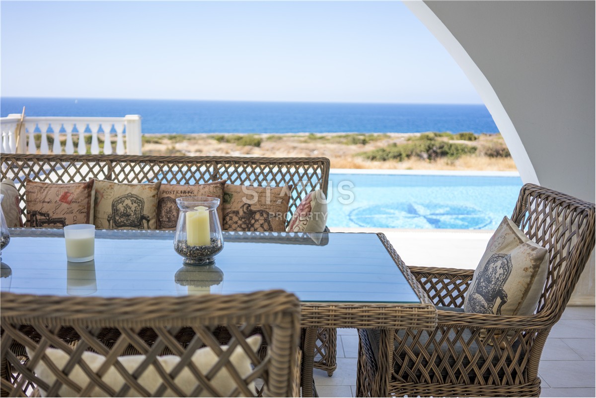 4-комнатная вилла 180м2 с собственным бассейном на первой линии от моря фото 17