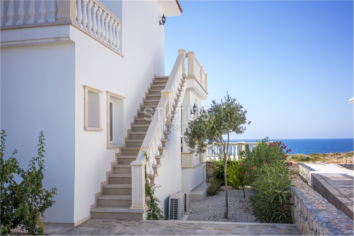 4-комнатная вилла 180м2 с собственным бассейном на первой линии от моря фото 35