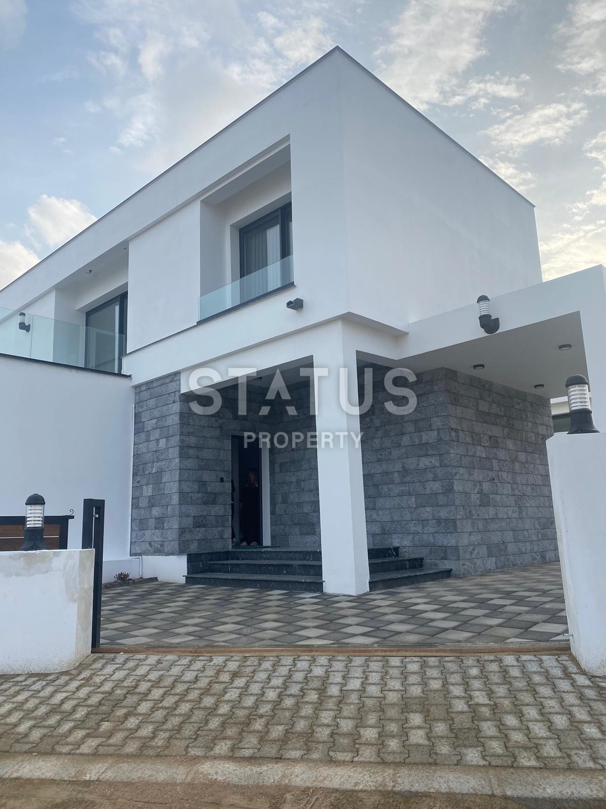 8-комнатная трехэтажная вилла 377 м2 с бассейном в 10 минутах от моря фото 12