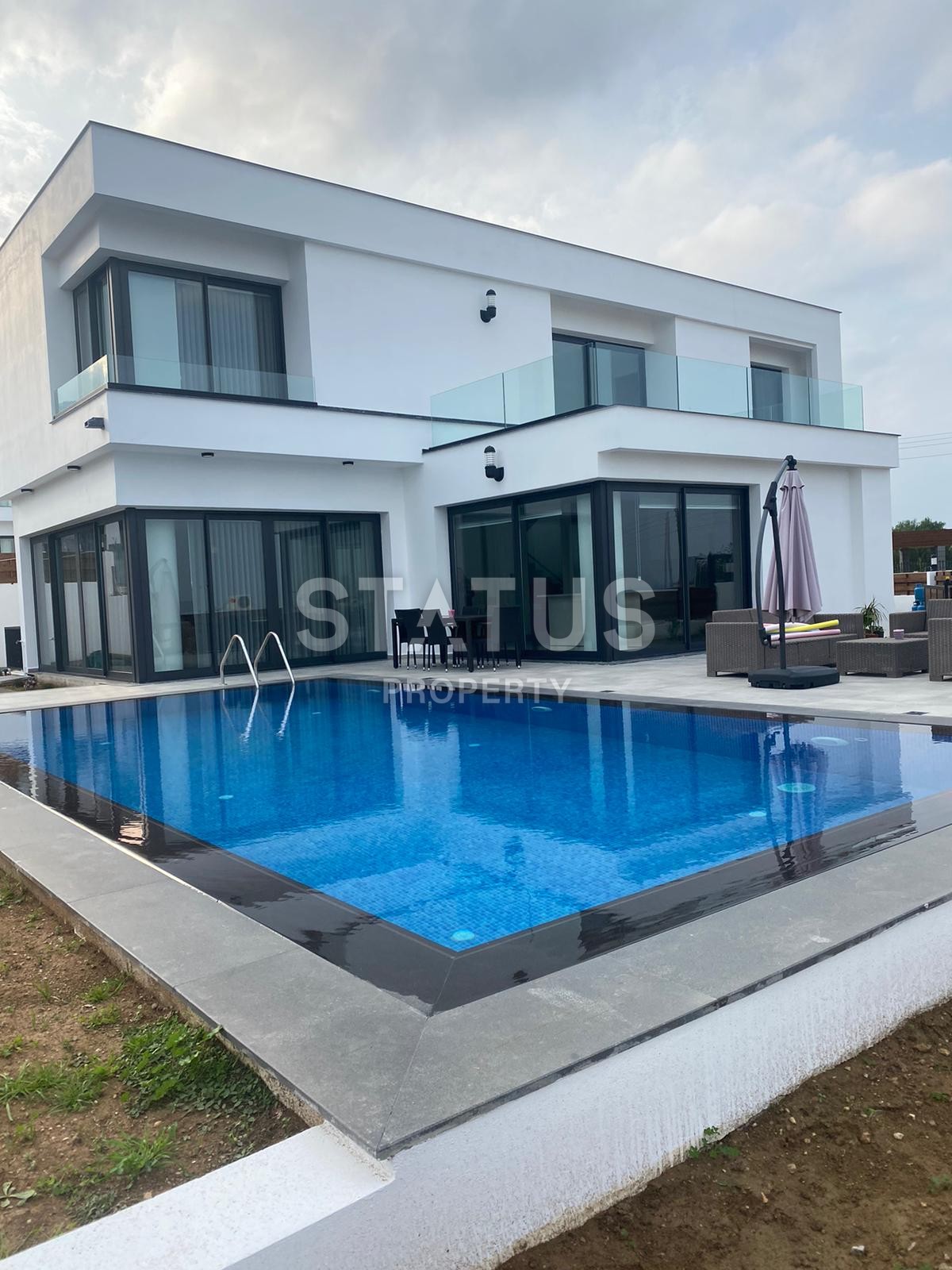 8-комнатная трехэтажная вилла 377 м2 с бассейном в 10 минутах от моря фото 13