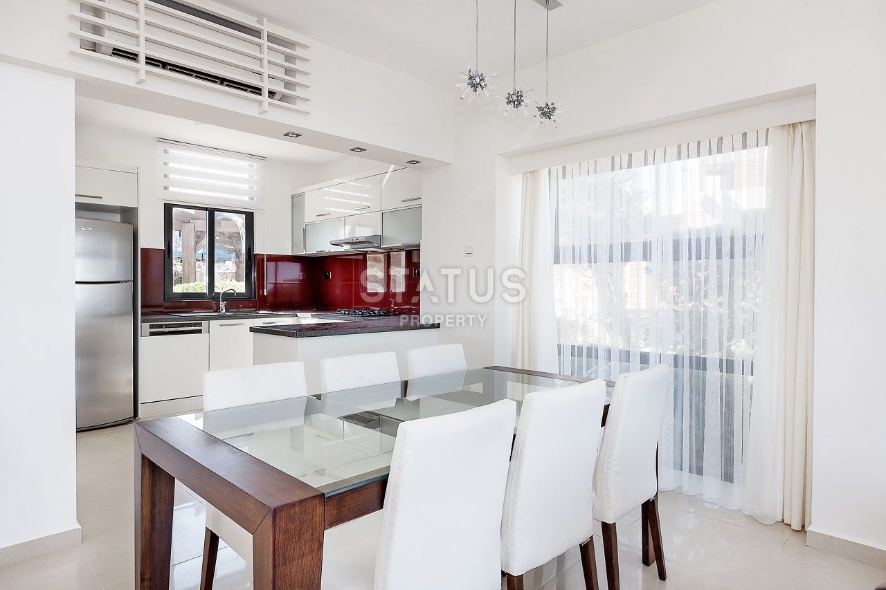 Современная четырехкомнатная вилла 180 м2 в комплексе на первой линии от моря фото 12