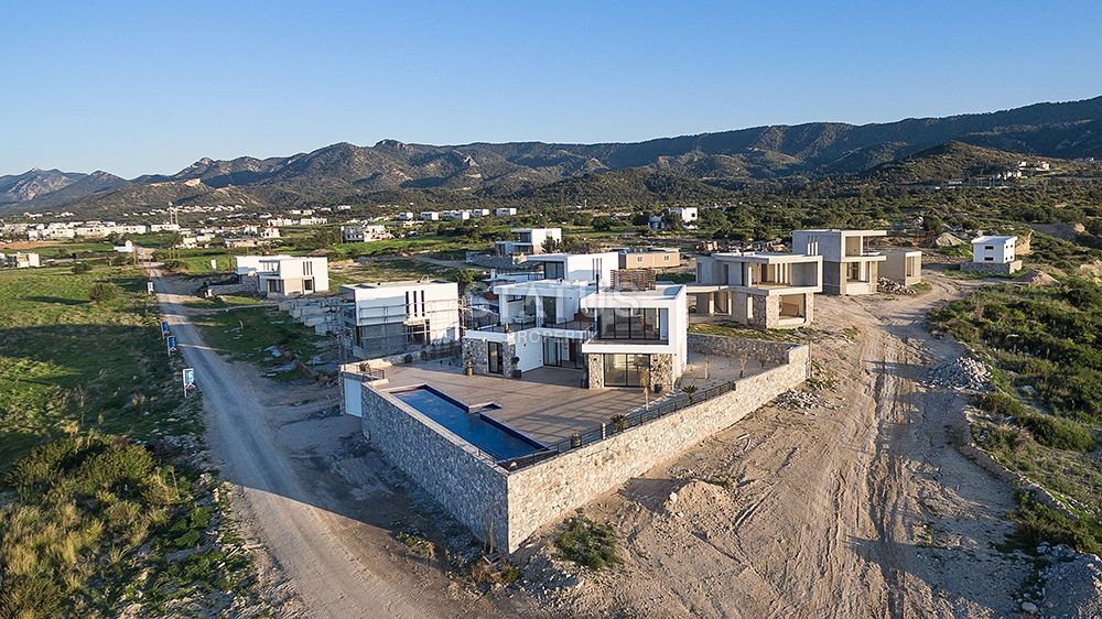 Современная четырехкомнатная вилла 180 м2 в комплексе на первой линии от моря фото 34