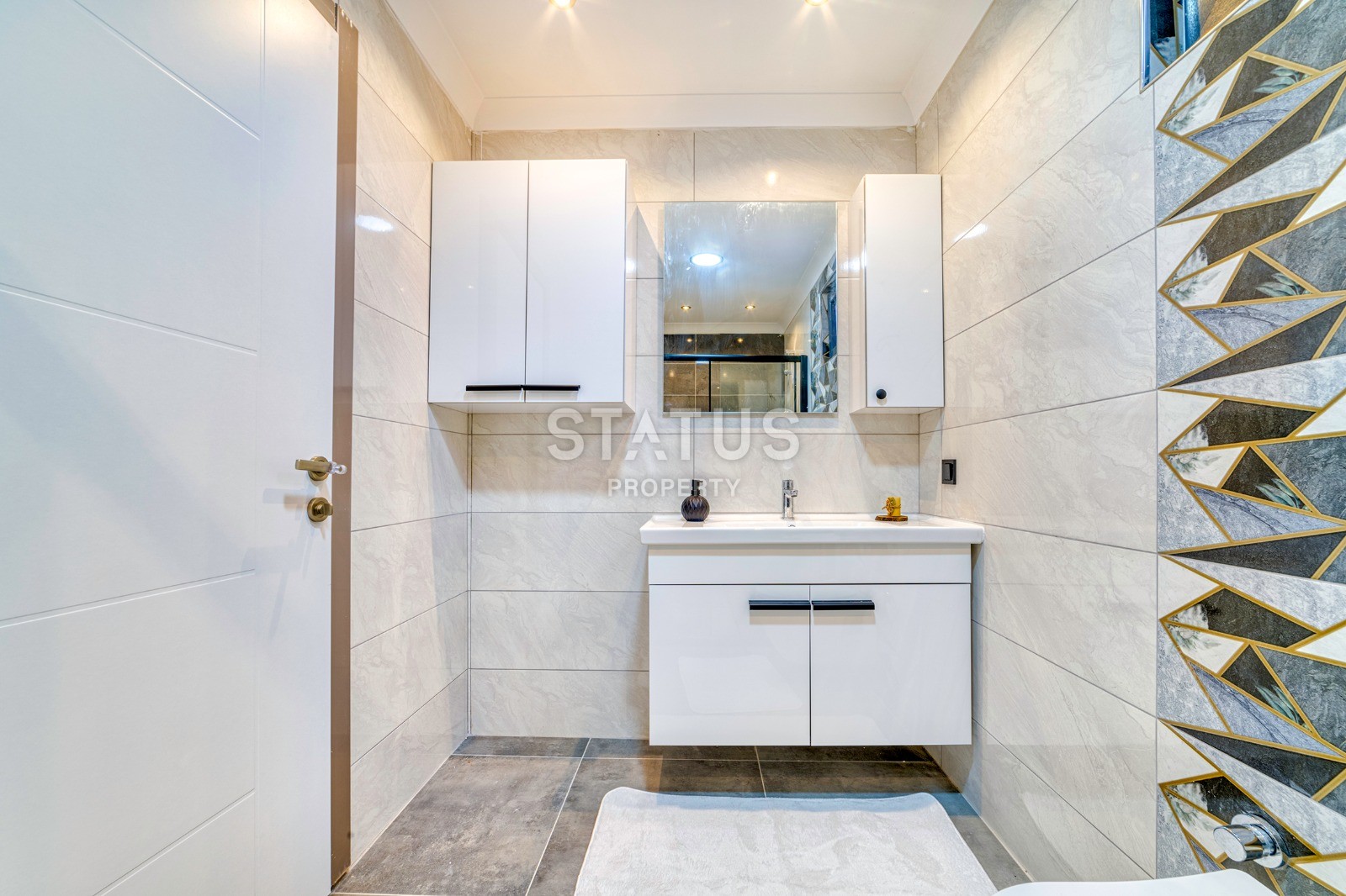 Комфортная квартира 1+1 с дизайнерской мебелью и ремонтом в Махмутларе, 60м2 фото 6