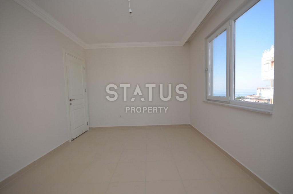 Недорогая квартира в Махмутларе с красивым видом на горы и боковым видом на море. 100 кв.м. фото 3