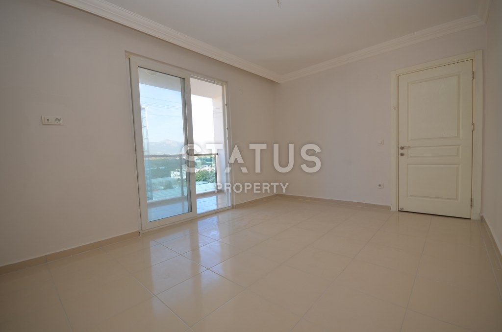 Недорогая квартира в Махмутларе с красивым видом на горы и боковым видом на море. 100 кв.м. фото 4