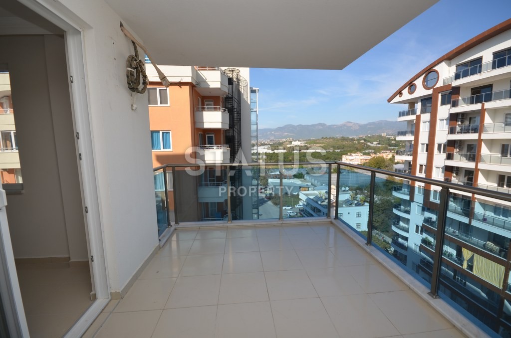 Недорогая квартира в Махмутларе с красивым видом на горы и боковым видом на море. 100 кв.м. фото 6